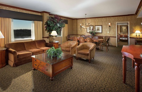 Naperville Hotel | DoubleTree by Hilton Lisle Naperville