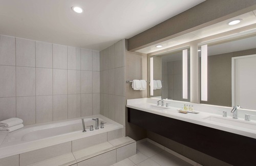 Norwalk Hotel | DoubleTree by Hilton Los Angeles - Norwalk