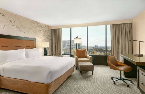 McLean Hotel | Doubletree by Hilton McLean Tysons