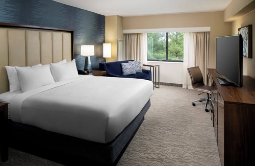 Nashua Hotel | DoubleTree by Hilton Nashua