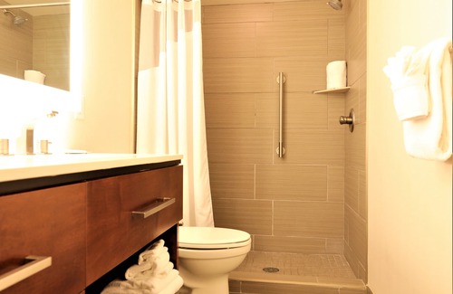 South Central Omaha Hotel | DoubleTree by Hilton Omaha Southwest