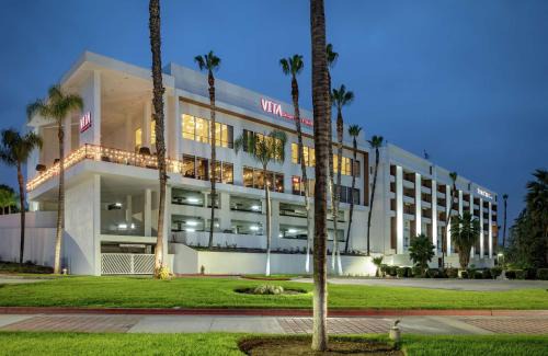 Pomona Hotel | Doubletree By Hilton Pomona