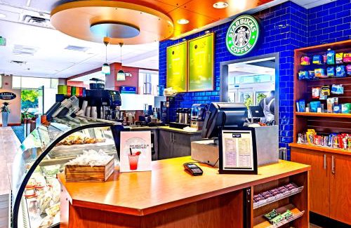 Roseville Hotel | DoubleTree by Hilton Roseville Minneapolis