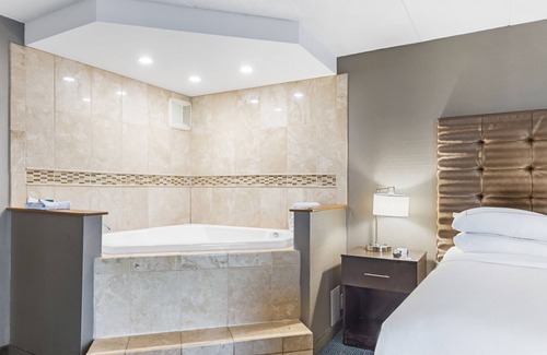 Roseville Hotel | DoubleTree by Hilton Roseville Minneapolis