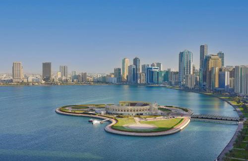 Al Majaz Hotel | DoubleTree by Hilton Sharjah Waterfront Hotel And Residences