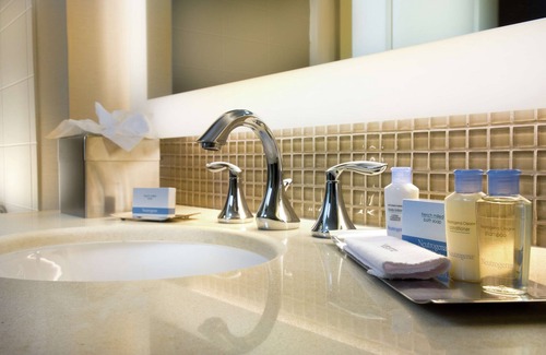Dulles Town Center Hotel | DoubleTree by Hilton Sterling - Dulles Airport