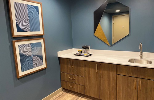 Tinton Falls Hotel | DoubleTree by Hilton Tinton Falls - Eatontown