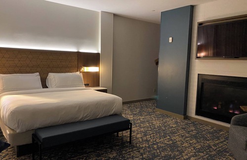 Tinton Falls Hotel | DoubleTree by Hilton Tinton Falls - Eatontown