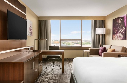 Northeast Mississauga Hotel | DoubleTree by Hilton Toronto Airport West