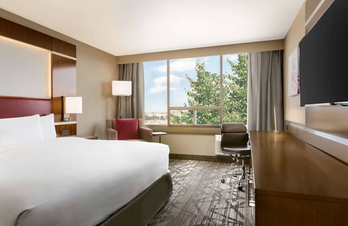 Northeast Mississauga Hotel | DoubleTree by Hilton Toronto Airport West