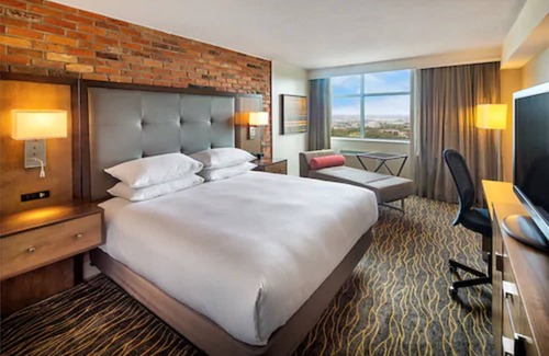 Northeast Mississauga Hotel | DoubleTree by Hilton Toronto Airport