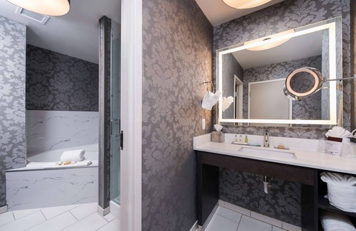 Utica Hotel | DoubleTree by Hilton Utica