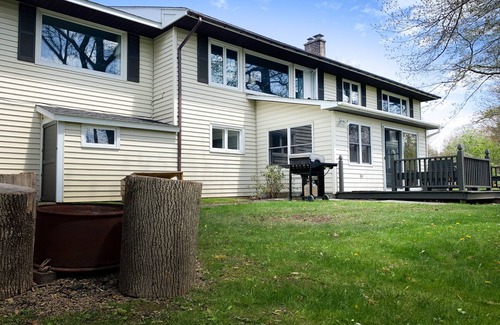 Pulaski House | Douglaston Salmon Run - River Lodge