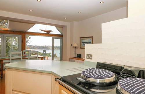 Dittisham Cottage | DOVE COTTAGE, family friendly, luxury holiday cottage in Dittisham