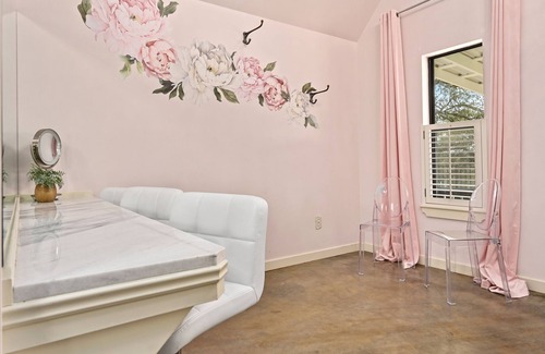 Dripping Springs Cottage | 'Dove Cottage'- Hill Country Views at Allegro