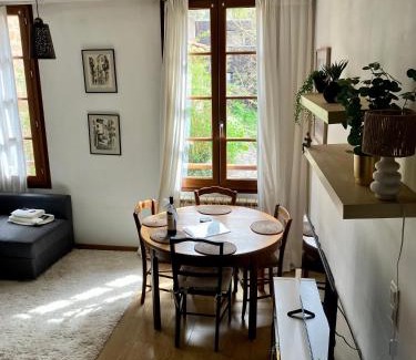 Figeac Apartment | Dove Nest