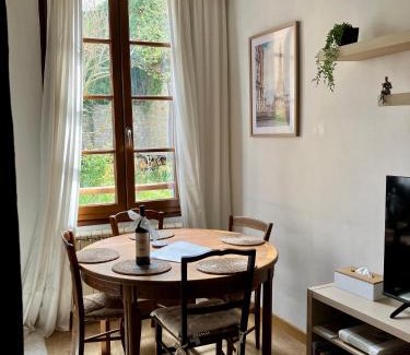 Figeac Apartment | Dove Nest