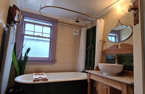 Auckland Bed & Breakfast | Dovecote House Bed and Breakfast