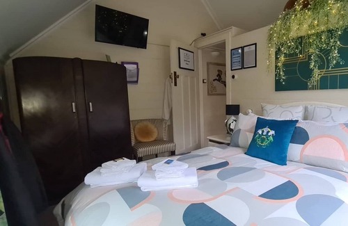 Auckland Bed & Breakfast | Dovecote House Bed and Breakfast