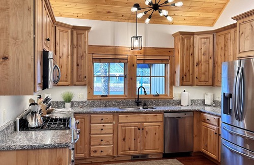 Dover Bay House | Dover Bay Cabin Idyllic Luxury in the Heart of Idaho's Mountain Lake Wonderland