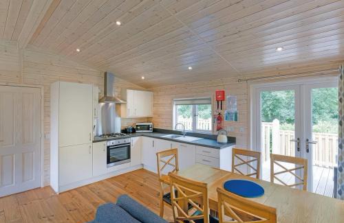 Saddleworth House | Dovestone Luxury Lodges sleeps 4 - pets welcome
