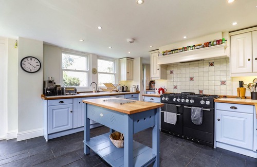 Brading Cottage | Downedge - a house that sleeps 13 guests in 6 bedrooms