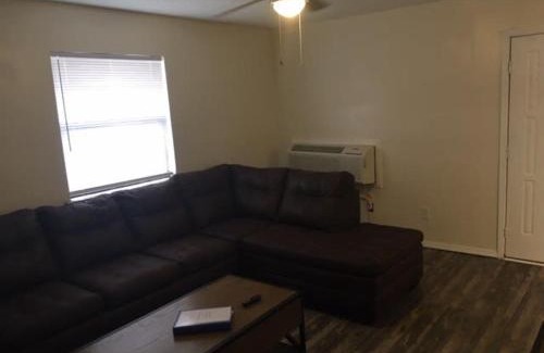 Lawton Apartment | Downstairs One Bedroom Close To Fort Sill!
