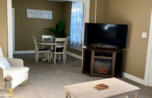 Sandusky Apartment | Downstairs unit By Cedar Point & Downtown