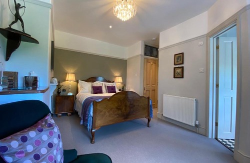 Dartmouth House | Downton Lodge Country Bed and Breakfast and; Self Catering