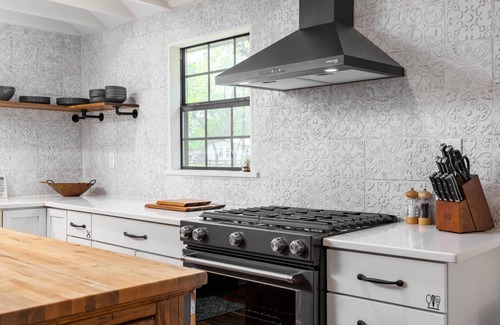Comfort House | Downtown - 100 yr old renovated home w/Golf Cart! Pet & Kids OK - Full Kitchen