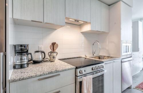 Church and Wellesley House | Downtown 1BR City Stay with Balcony and Fast Wi-Fi