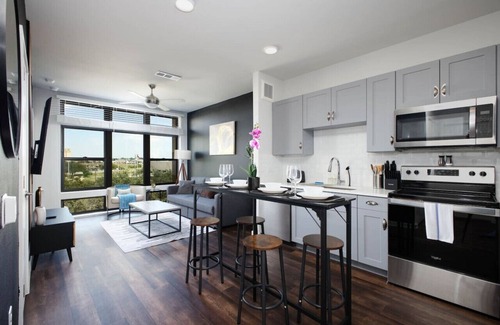 Near East Side Apartment | Downtown 1BR w/Gym, Parking Near Rvrwalk &Dome