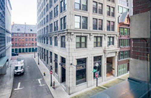 Downtown Boston Apartment | Downtown 1BR w Gym WD nr Faneuil Hall BOS-561