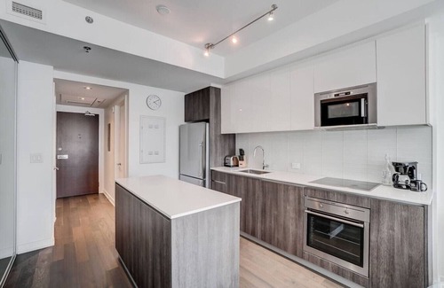 Byward Market - Parliament Hill Apartment | Downtown 2BR Gem with Balcony and Skyline Views