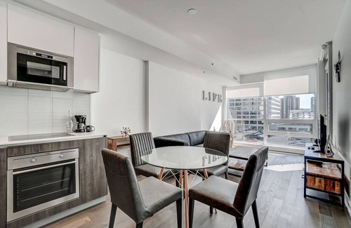 Byward Market - Parliament Hill Apartment | Downtown 2BR Gem with Balcony and Skyline Views