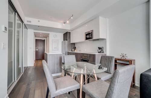 Byward Market - Parliament Hill Apartment | Downtown 2BR Gem with Balcony and Skyline Views