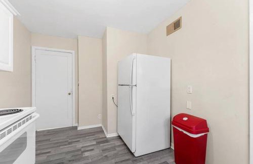 Sioux Falls Apartment | Downtown 2BR near Hospitals - Ideal 4 Work or Play