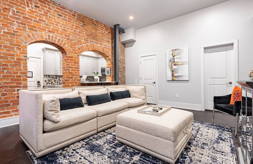 Central Business District Apartment | 🎶🎷 Downtown 2BR Walk to Superdome Parades French Quarter 🎷🎶 - The Jazz