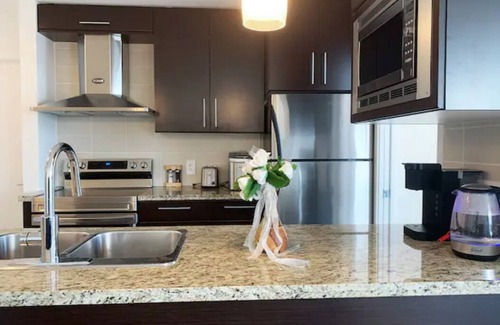 Gastown Apartment | Downtown 3br/2ba+Views+Skytrain+Free Parking