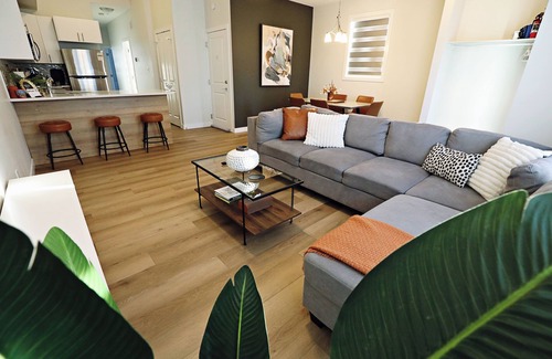 North Central Edmonton House | Downtown 5 Bedroom |A/C|Rogers|Commonwealth|EXPO