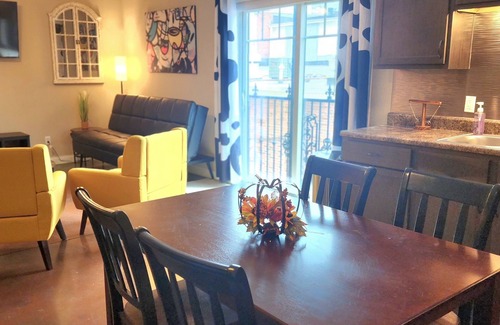 Columbia Apartment | Downtown 9th St. 4 Bedroom Loft