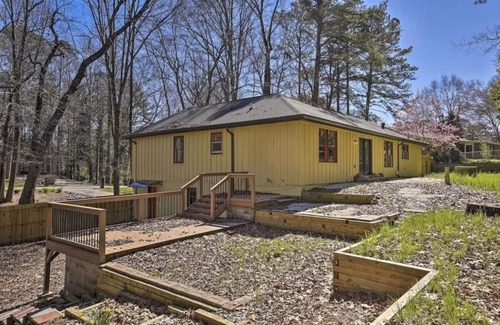 Alpharetta House | Downtown Alpharetta Chic Home! 'Hillside Haven' near Avalon, Firepit & Game Room