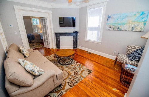 Historic District Apartment | Downtown Annapolis King George 1st Floor Hideaway