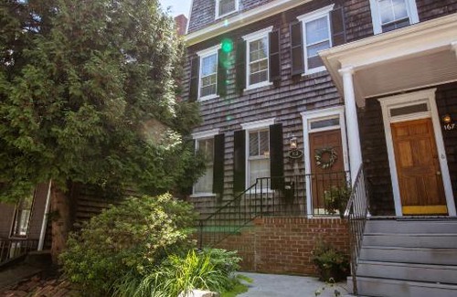 Historic District Apartment | Downtown Annapolis King George 1st Floor Hideaway