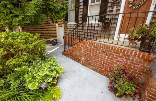 Historic District Apartment | Downtown Annapolis King George 3rd Floor Hideaway