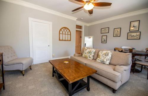 Historic District Apartment | Downtown Annapolis King George 3rd Floor Hideaway