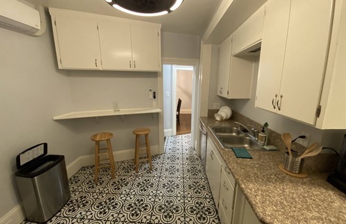 Woodland Apartment | Downtown apartment