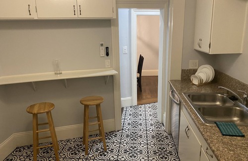Woodland Apartment | Downtown apartment