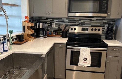 Athens Condo | Downtown Athens Condo, Sanford Stadium Views, 12 Min Walk to Games