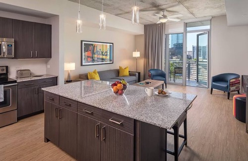 West End Apartment | Downtown Austin 1 Bedroom DLX